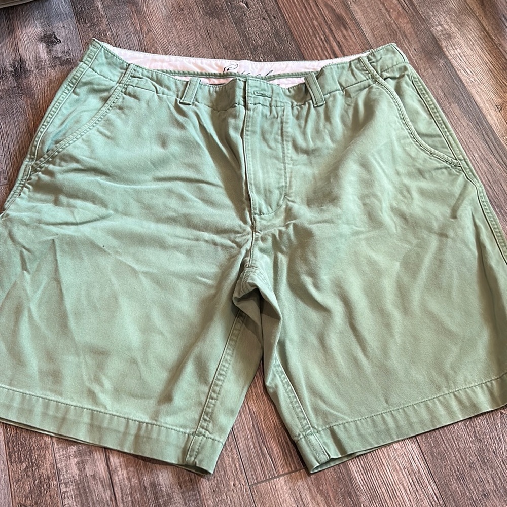 Roundtree & Yorke Casuals green khaki shorts size W36